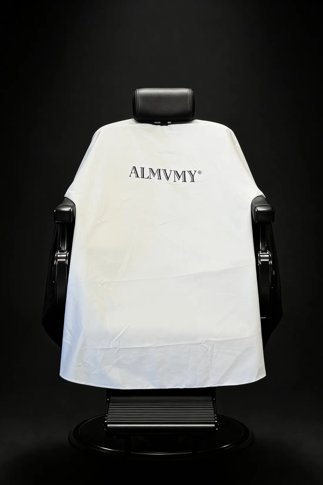 Ma cape blanche sur le fauteuil